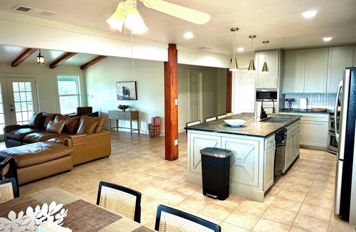 La Grange Other | NYE Winter Ranch Escape, Workers Welcome, sleeps 16, Wifi, fishing, BBQ