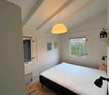 Hornbaek House | Nyistandsat sommerhus i Hornbæk,tæt på vand og by
