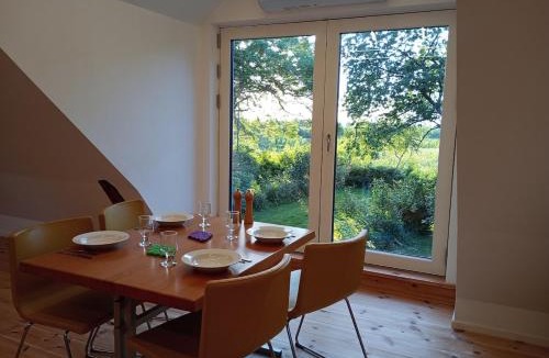 Assens Apartment | Nyrenoveret 1sals lejlighed med herlighedsværdi