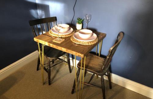 Pembroke Dock Apartment | Nyth Bach - Little Nest