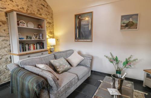 Llanfachraeth House | Nyth Y Wennol