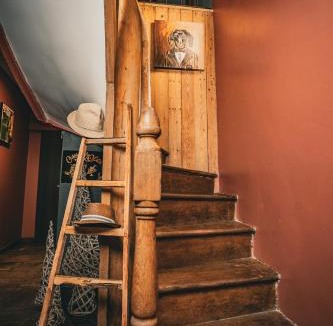 Vireux-Wallerand House | O bois dormant