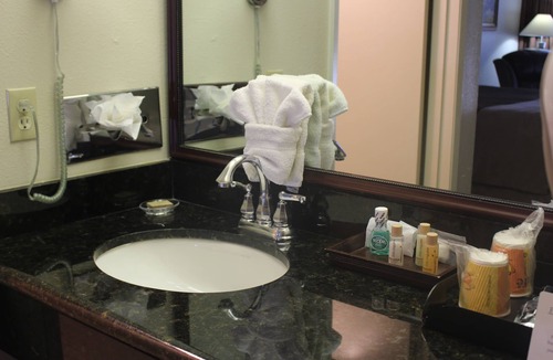 Lompoc Hotel | O'cairns Inn & Suites