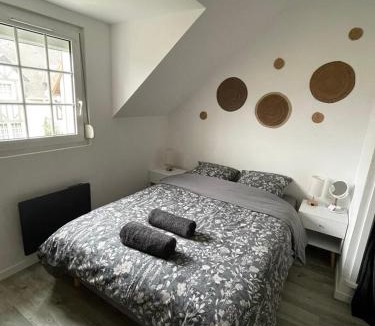 Courseulles-sur-Mer Apartment | "O'Dbark" - duplex 2 étoiles - à 100m de la plage avec jardin