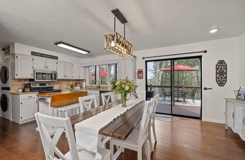 Eagle Rock Cabin | O'FishOwl Sister's Treehouse. Dog Friendly. EZ Water Access. 2 Marinas.