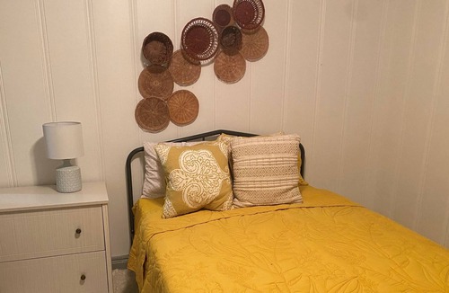 Bellevue House | O.H. La La-3 bd, 2 ba near Tailgate Brewery West
