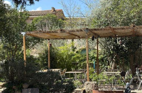 Fabrezan Bed & Breakfast | O'MAZETTE CHAMBRE ROMANTIQUE VUE JARDIN AVEC PISCINE découverte de l'Aude