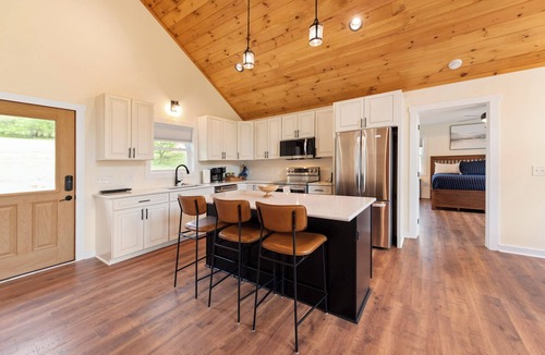 Lansing House | O'Neills Drift - Riverfront - Firepit - Fireplace