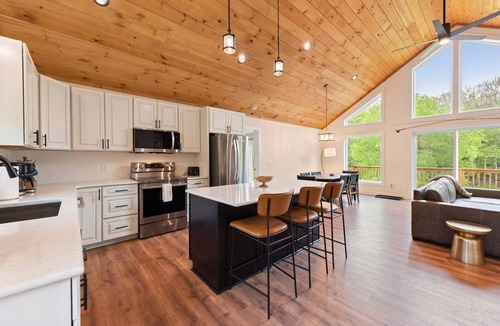 Lansing House | O'Neills Drift - Riverfront - Firepit - Fireplace
