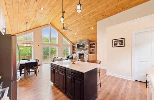 Lansing House | O'Neills Drift - Riverfront - Firepit - Fireplace