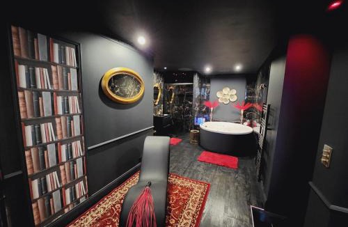 Quartier du vieux cimetiere Apartment | O' Plaisirs Interdits - Loveroom
