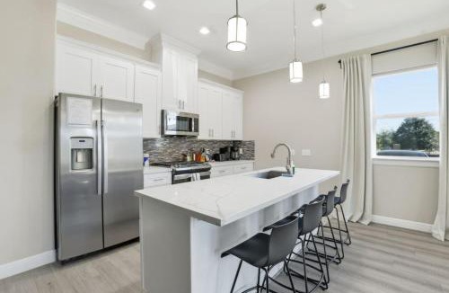Greater Fondren Southwest House | O14A Single Story 2BR King Beds Workspaces Gym