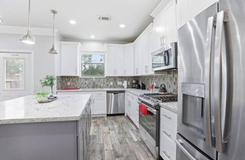 Greater Fondren Southwest House | O22B Southwest Houston 1BR King Bed Pet Friendly Fast WiFi