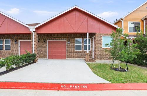 Greater Fondren Southwest House | O26A Single Story 2BR Townhome King Beds Pet Friendly Houston