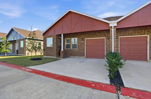 Greater Fondren Southwest House | O26B Southwest Houston 2BR Townhome With King Beds And Fenced Yard