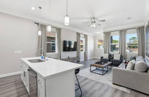Greater Fondren Southwest House | O30A Single-Story 2BR Townhome w King Beds, Workspace, Yard