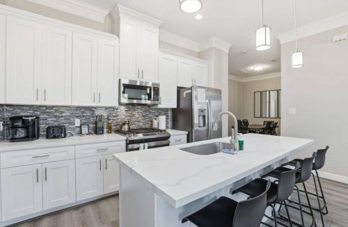 Greater Fondren Southwest House | O30B Southwest Houston 2BR King Beds Pet Friendly Townhome