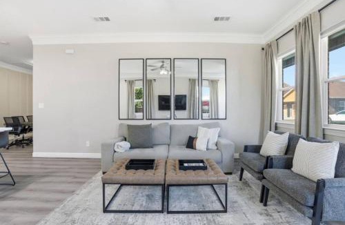 Greater Fondren Southwest House | O30B Southwest Houston 2BR King Beds Pet Friendly Townhome