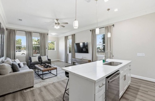 Greater Fondren Southwest House | O30B Southwest Houston 2BR Townhome with King Beds and Workspaces