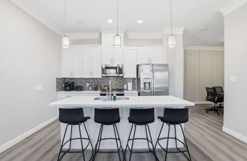 Greater Fondren Southwest House | O30B Southwest Houston 2BR Townhome with King Beds and Workspaces