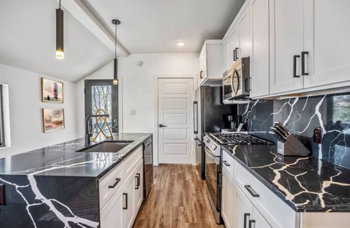 East Downtown Houston House | O4 -B · The O`Four, Eado Retreat - Unit B