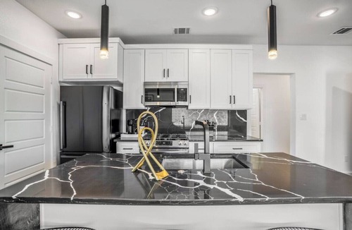 East Downtown Houston House | O4 -B · The O`Four, Eado Retreat - Unit B