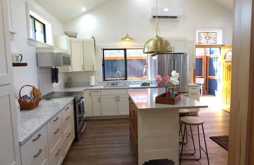 Port Angeles Cottage | OAK ALLEY Close in, Ample Kitchen, Private, Locked Patio, Sauna with fee.