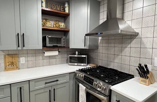 Southside Cottage | Oak Canopy Cottage, Near Downtown, Lackland, & More