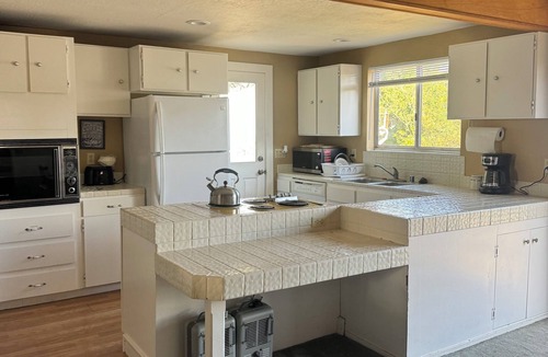 Clearlake House | Oak Cove Cabin-3bd/2ba