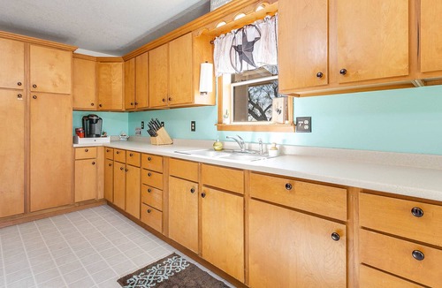 Maryneal House | Oak Creek Getaway- 2 minutes to Oak Creek Lake in Blackwell, Texas!