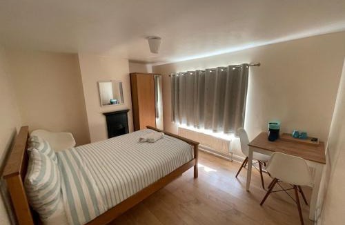 Oakleigh House | Oak