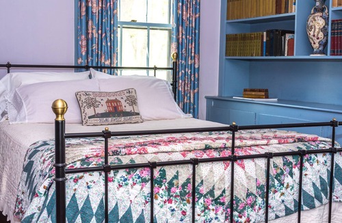 Alton Bed & Breakfast | Oak Grove B&B Queen rm. separate entrance-Pet Friendly