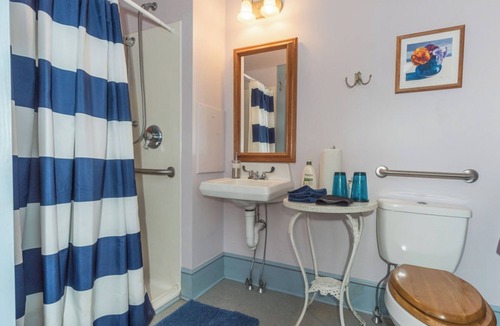 Alton Bed & Breakfast | Oak Grove B&B Queen rm. separate entrance-Pet Friendly