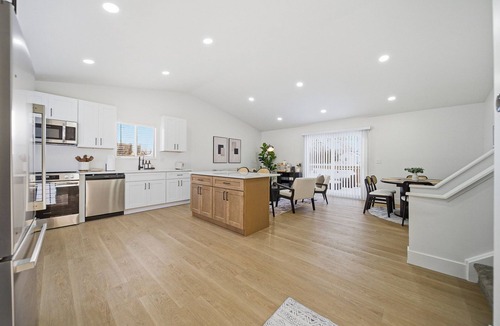 Kilbourne House | Oak Haus Bright Modern Stay