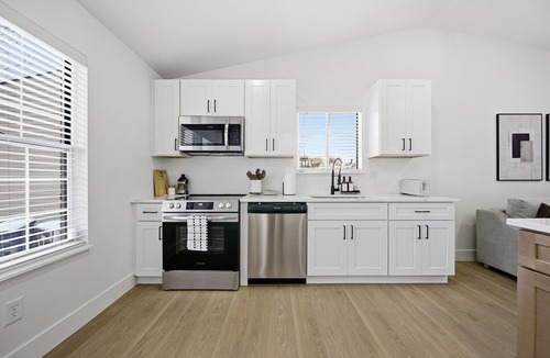 Kilbourne House | Oak Haus Bright Modern Stay
