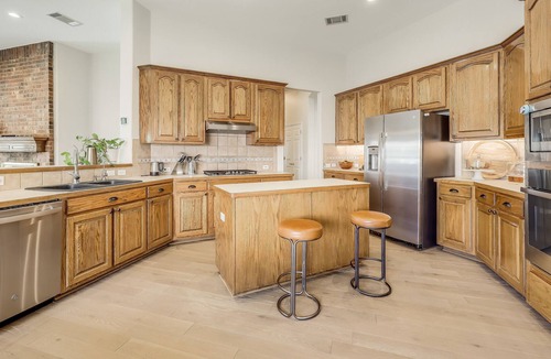 Cat Hollow House | Oak Haven: Your Family's Retreat