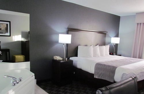 Canton Hotel | Oak Hill Inn & Suites