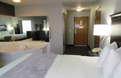 Canton Hotel | Oak Hill Inn & Suites