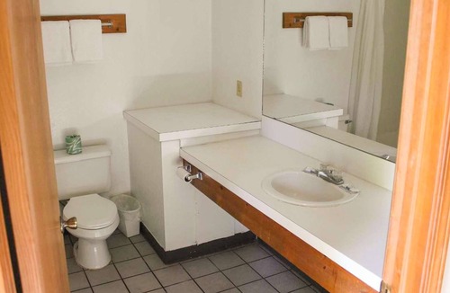 Tahlequah Hotel | Oak Hill Inn & Suites