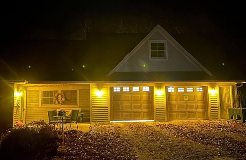 Decorah House | Oak Hill Retreat