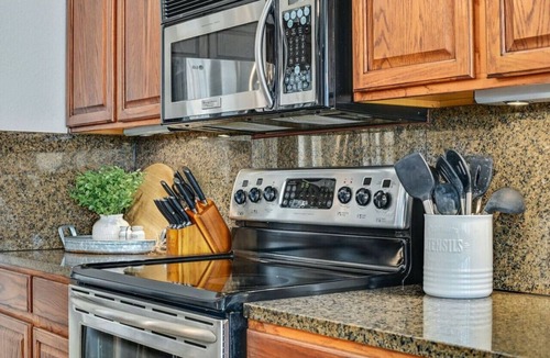 Liberty Hill House | `Oak Hollow`- 40 Acre Country Escape w/Pool, Sauna, Pet-Friendly!