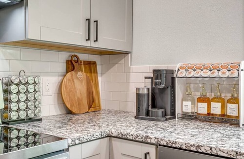 Granbury House | Oak House off Granbury Square