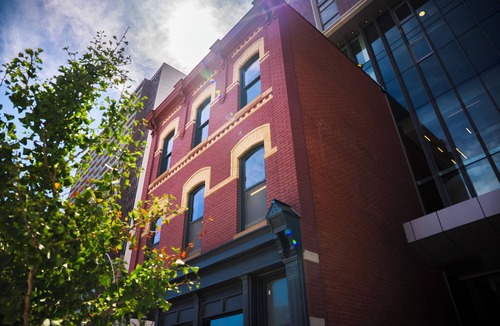 Harbord Village Apartment | Oak House Residence