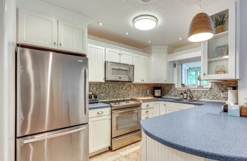 Long Beach House | Oak Island Cottage: Minutes to Long Beach!