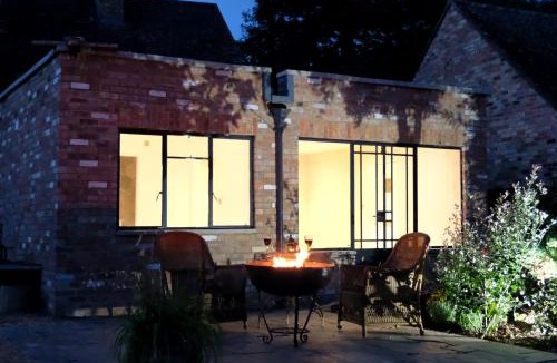 Brampton Apartment | Oak-Island Hall