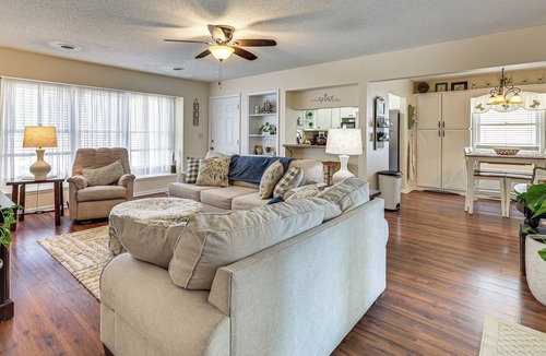 Tranquil Harbour Cottage | Oak Island Home w/Fenced Yard, Walk to Long Beach