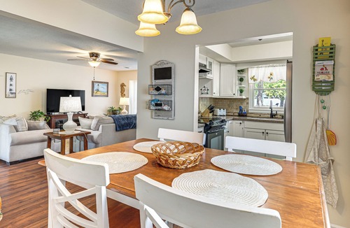 Tranquil Harbour Cottage | Oak Island Home w/Fenced Yard, Walk to Long Beach