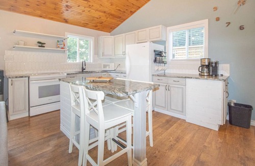 Havelock-Belmont-Methuen Cottage | Oak Lake Retreat - Three Bedroom Cottage, Sleeps 8