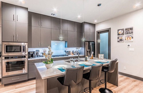 Dallas House | Oak Lawn Luxury Stay - Hot Tub & Arcade near Downtown Dallas
