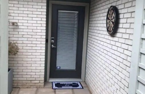 Turtle Creek Condo | Oak Lawn - Mansion Park 1/1 assigned pkg & updated